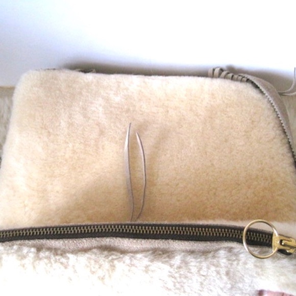 Canterbury Sheepskin Babe Shearling Crossbody Bag Made In New Zealand NWOT - Picture 3 of 9
